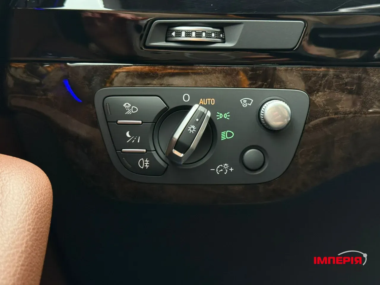 Audi Q7 - фото 32