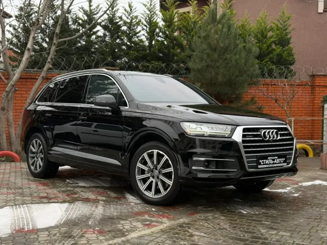 Audi Q7 - фото 1