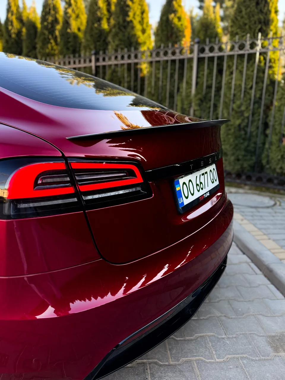 Tesla Model S - фото 11