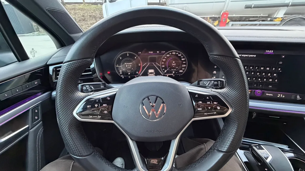 Volkswagen Touareg - фото 6