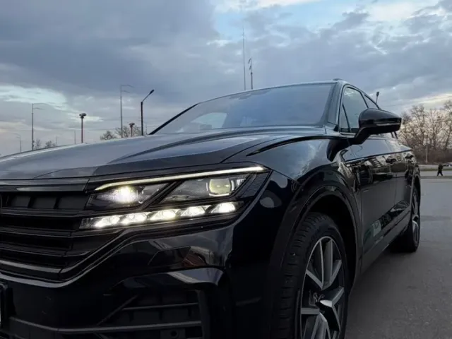 Volkswagen Touareg - фото 2