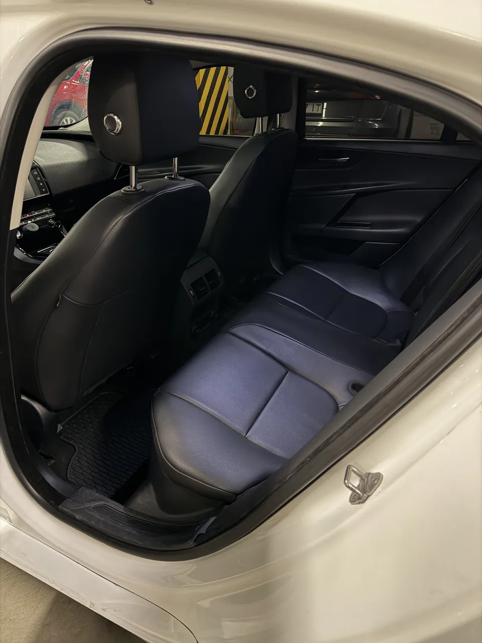 Jaguar XE - фото 28