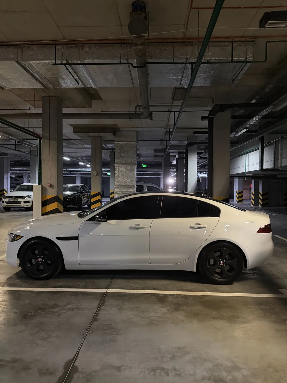 Jaguar XE - фото 9