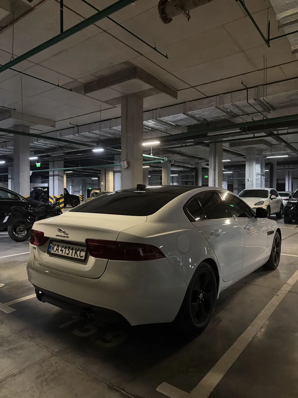 Jaguar XE - фото 10