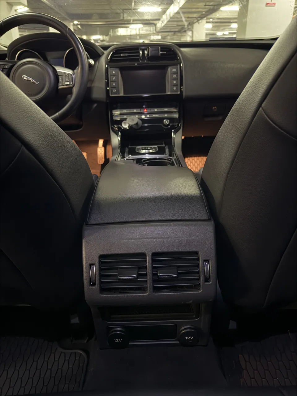 Jaguar XE - фото 30