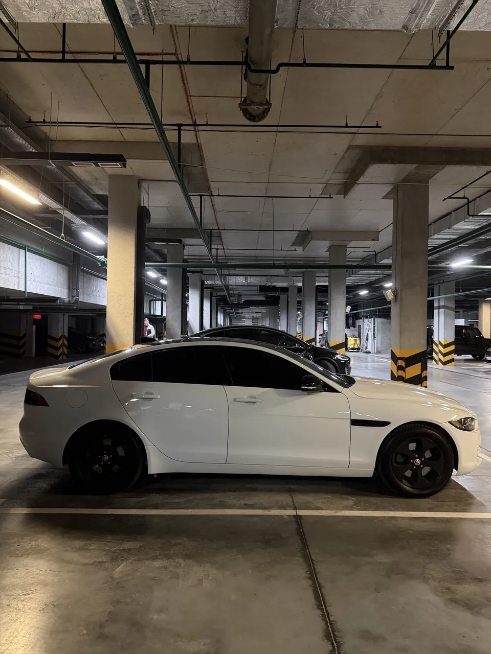Jaguar XE - фото 11