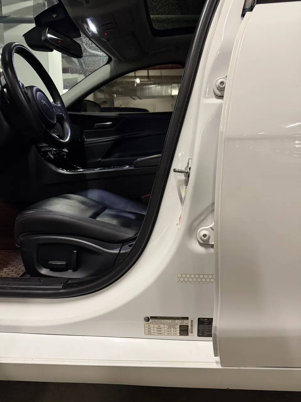 Jaguar XE - фото 31