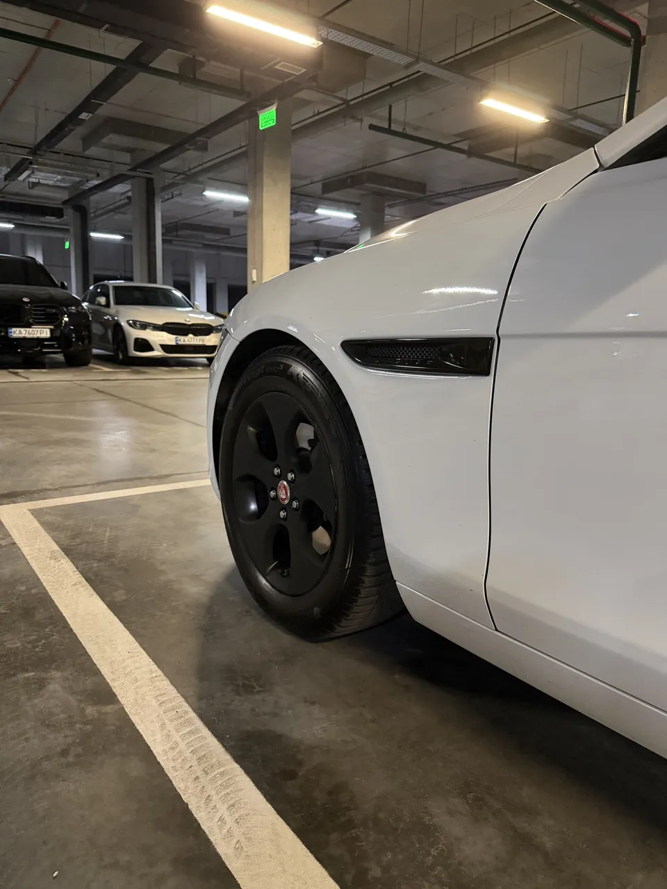 Jaguar XE - фото 21