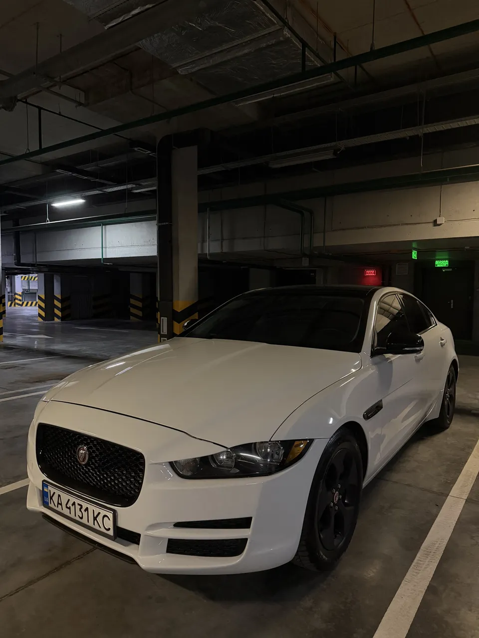 Jaguar XE - фото 7