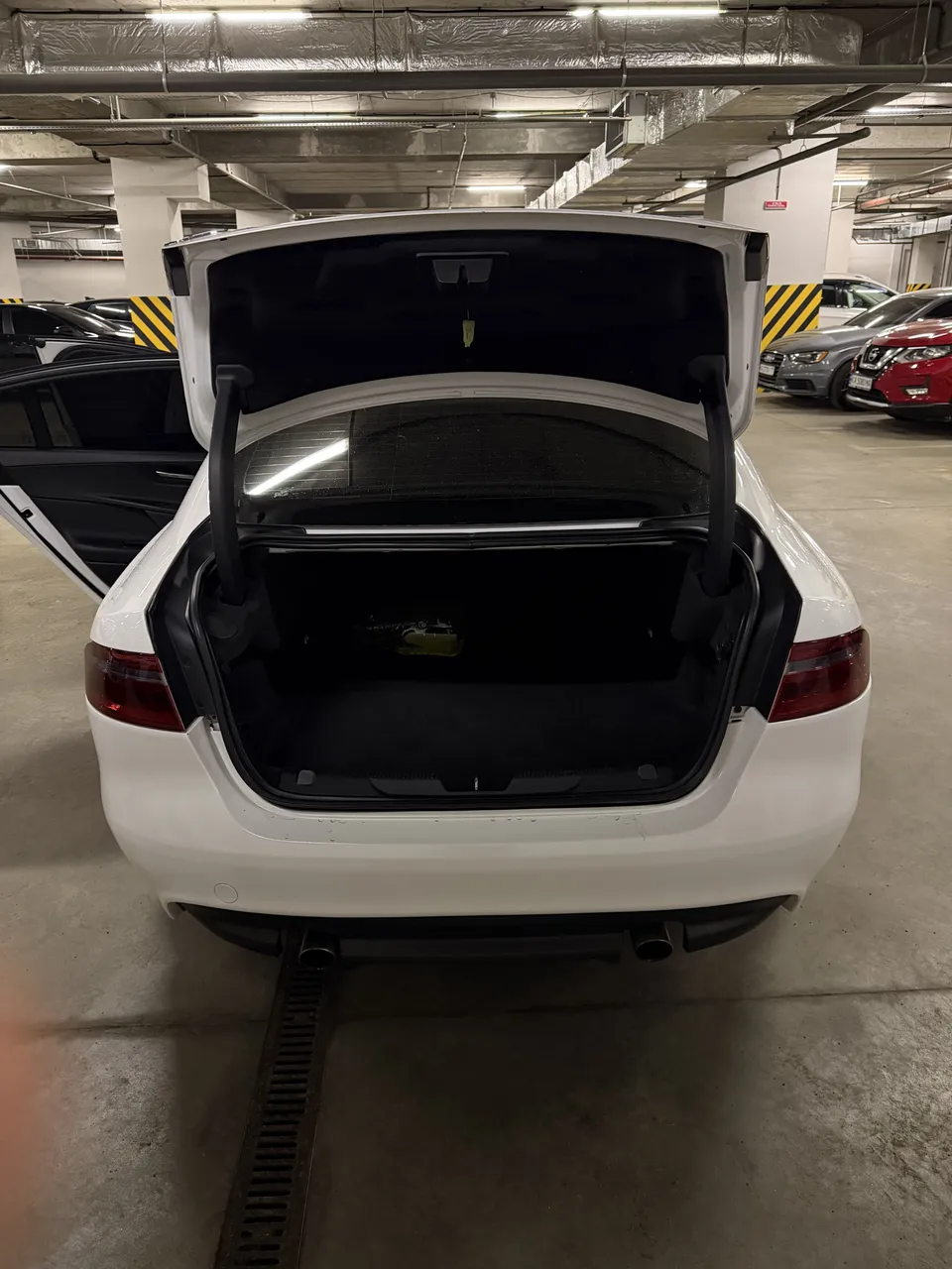 Jaguar XE - фото 25