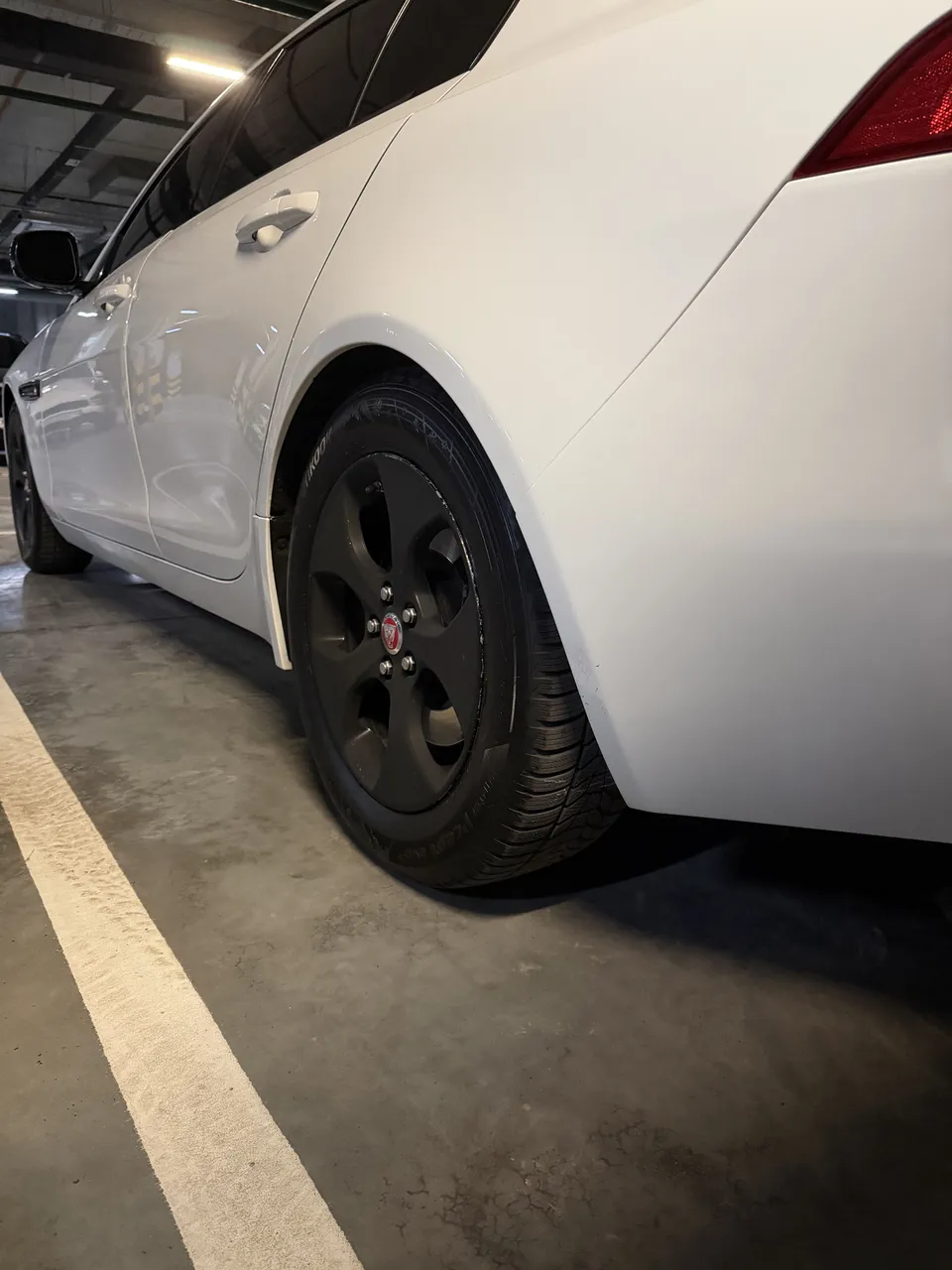 Jaguar XE - фото 16