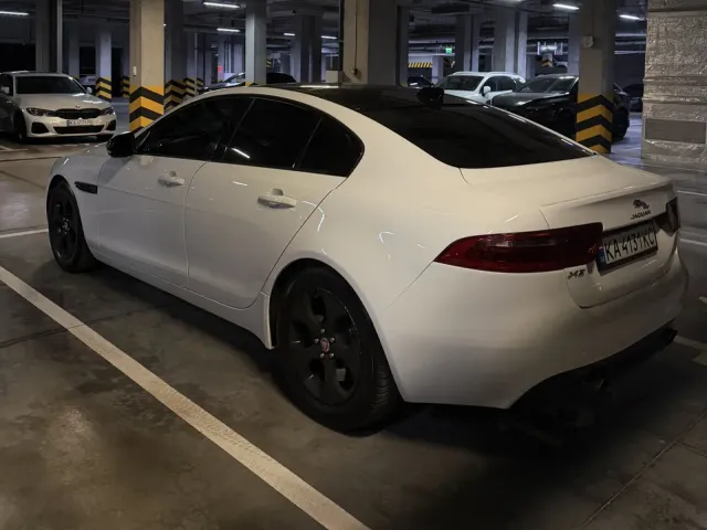 Jaguar XE - фото 3