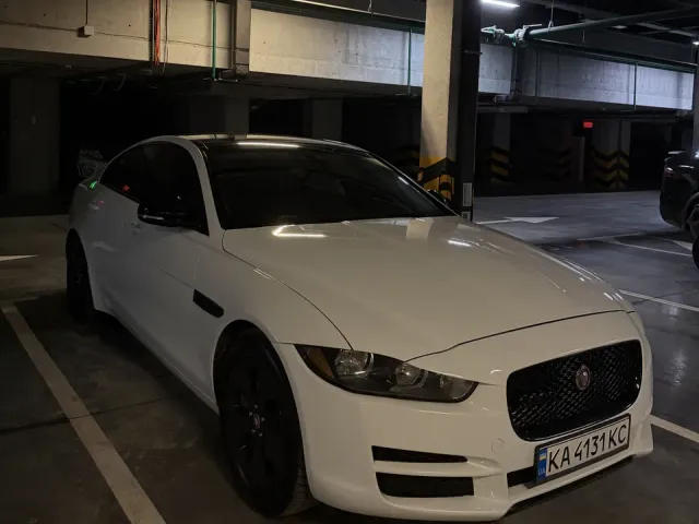 Jaguar XE - фото 1