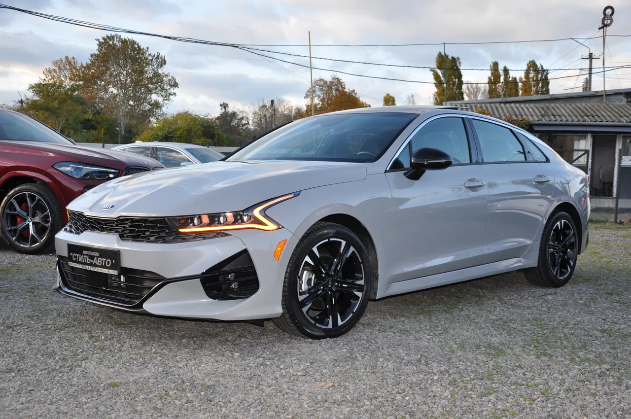Kia K5 - фото 1