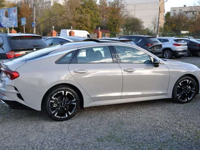 Kia K5 - фото 4