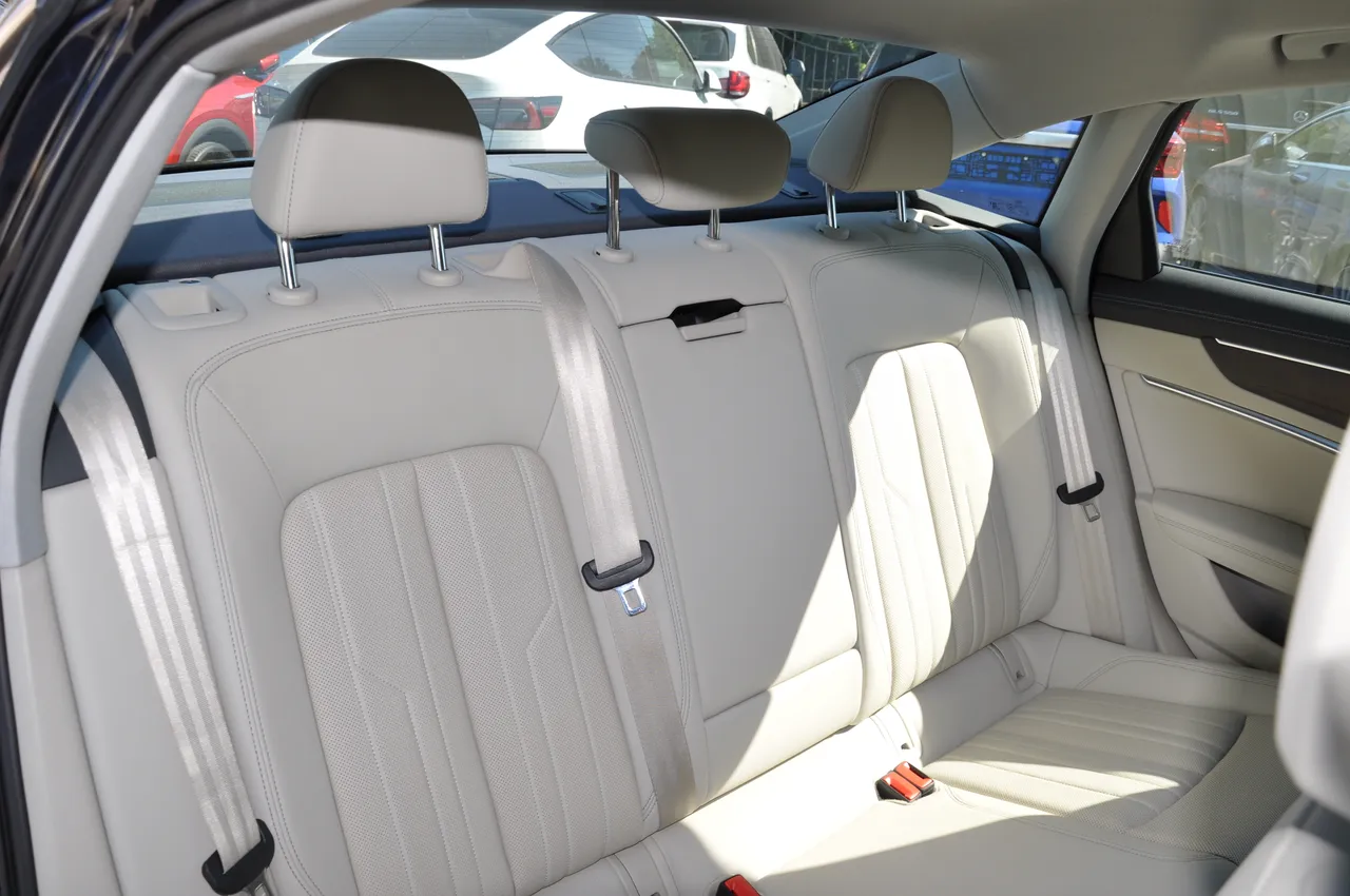 Audi A6 - фото 36