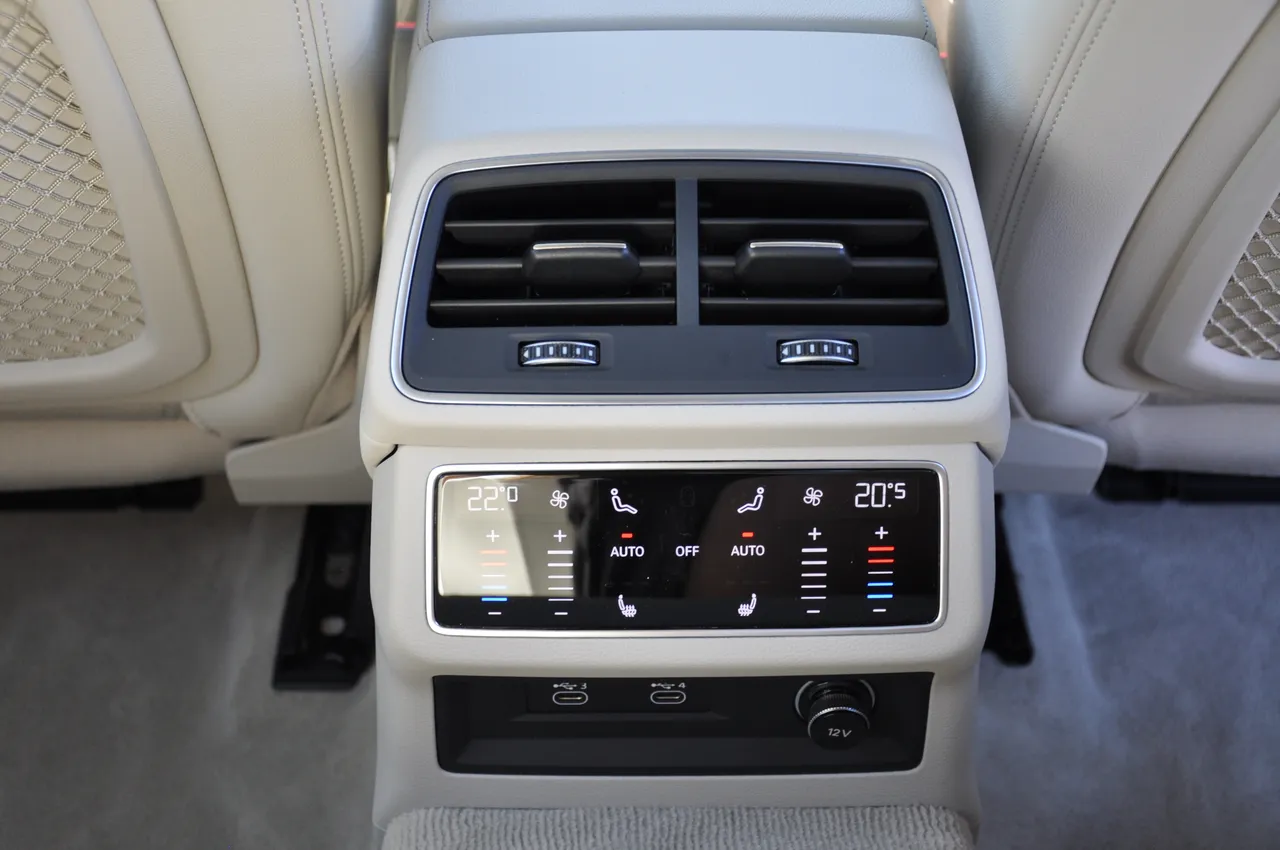 Audi A6 - фото 28