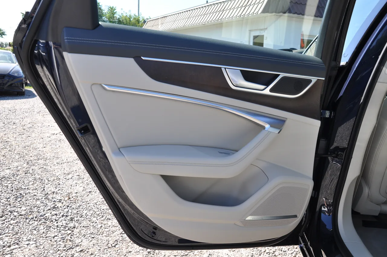 Audi A6 - фото 27