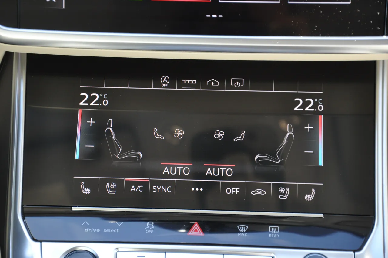 Audi A6 - фото 32