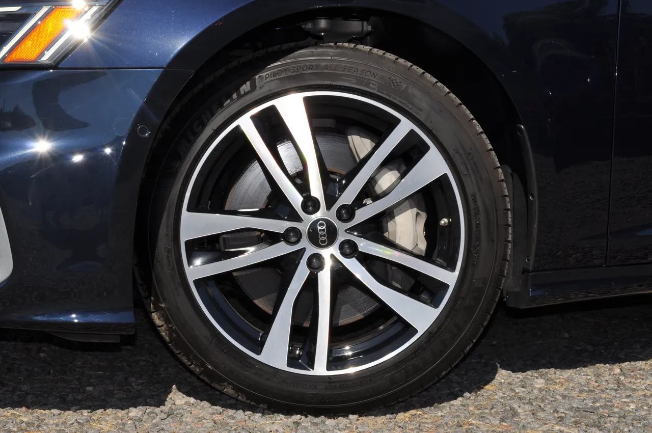 Audi A6 - фото 3