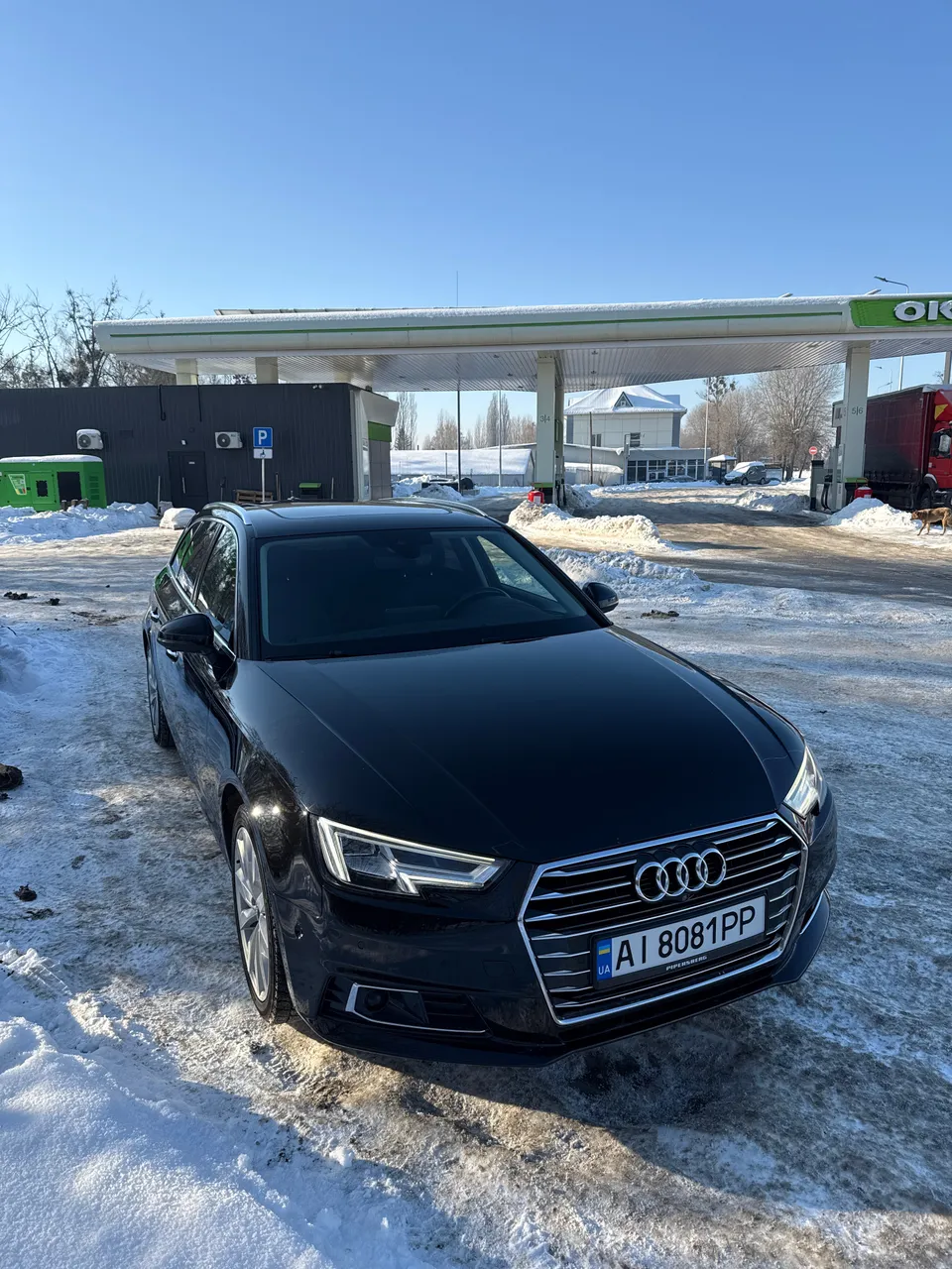 Audi A4 - фото 1