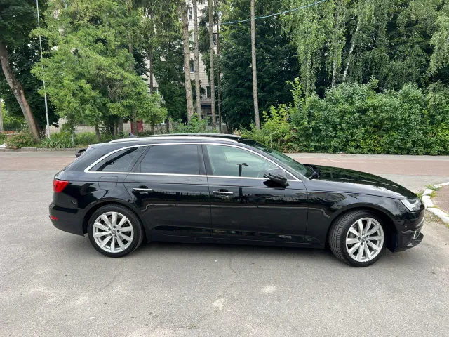 Audi A4 - фото 5