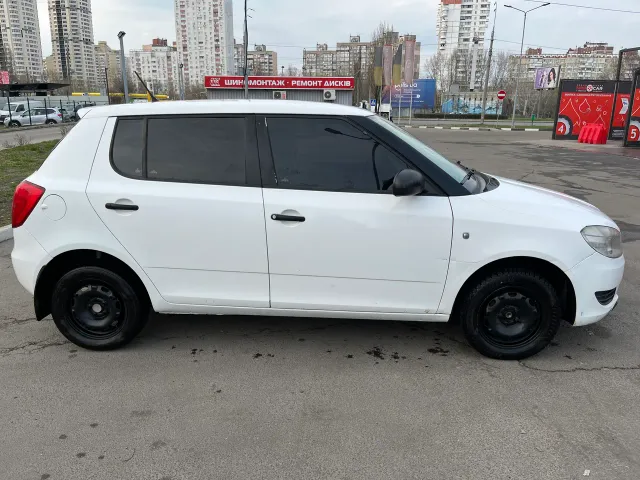 Skoda Fabia - фото 5