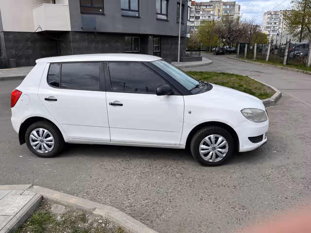 Skoda Fabia - фото 2