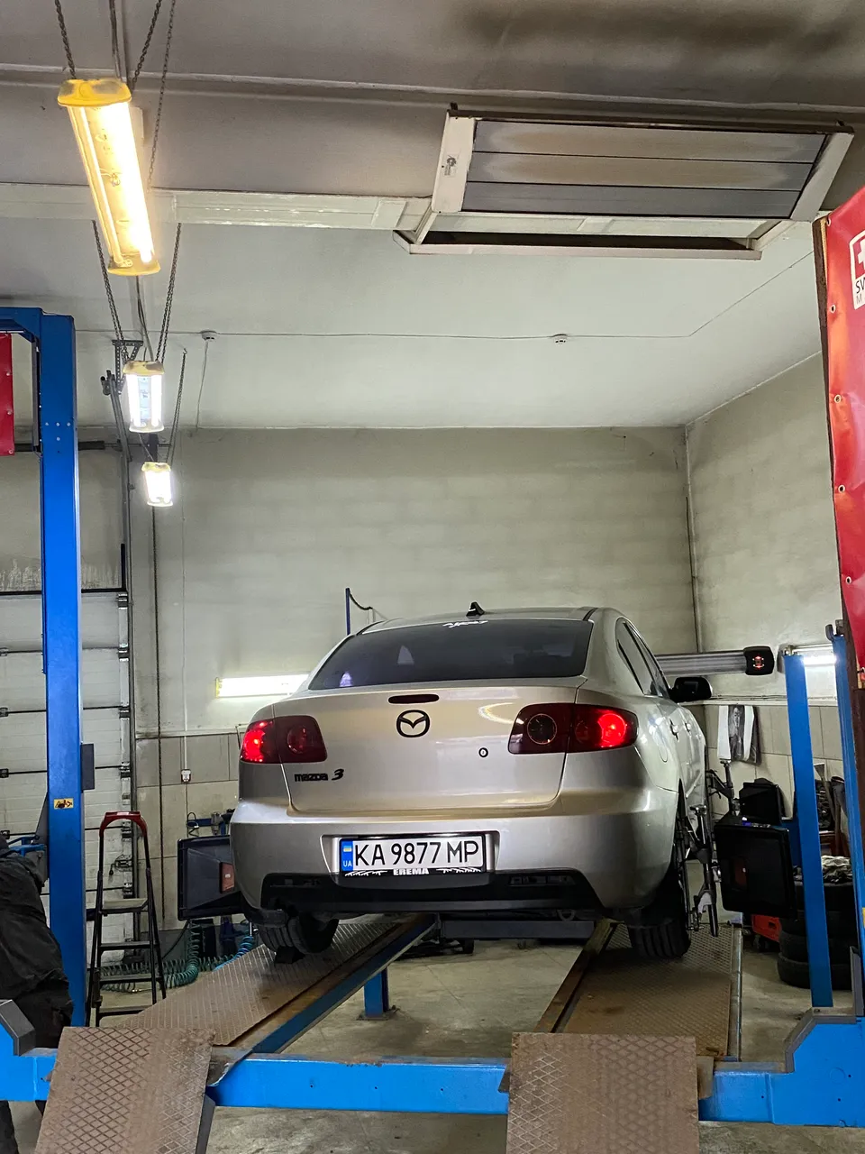 Mazda 3 - фото 12