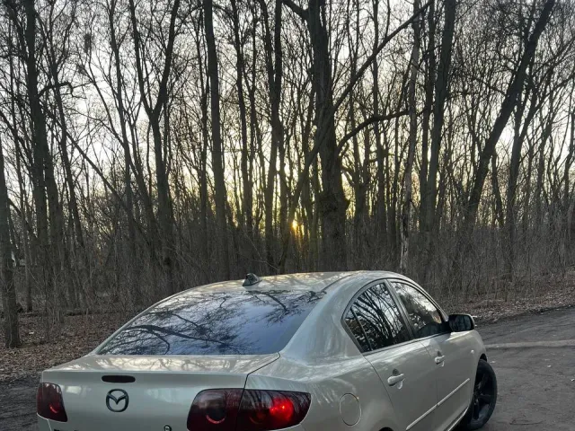 Mazda 3 - фото 3