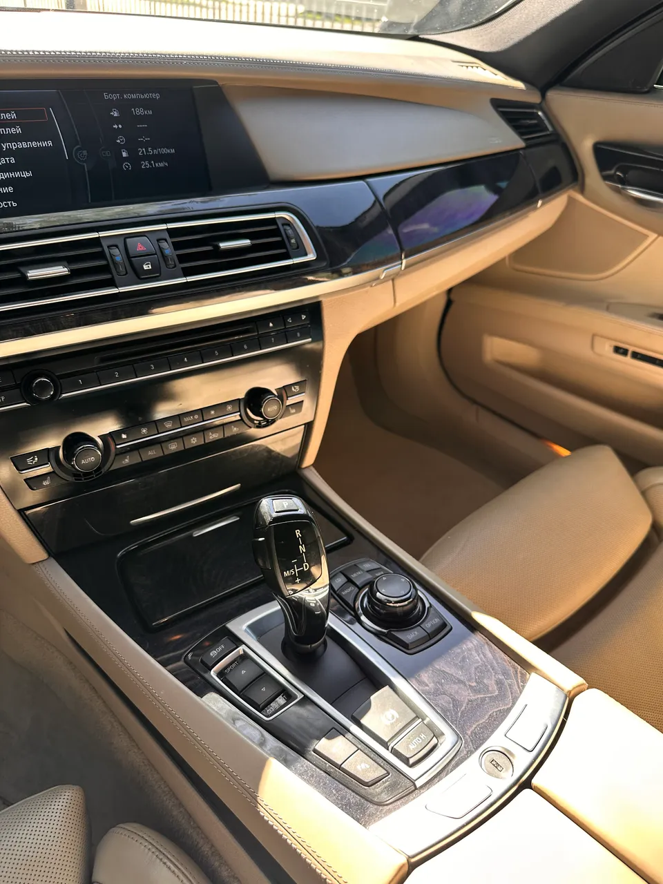 BMW 7 серії - фото 12