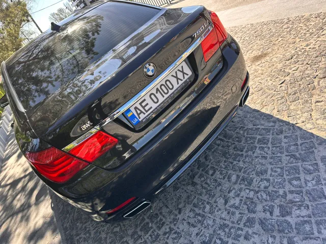 BMW 7 серії - фото 1