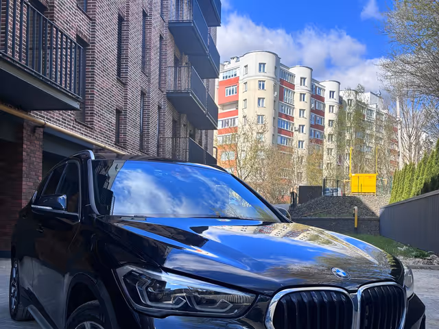 BMW X1 - фото 1