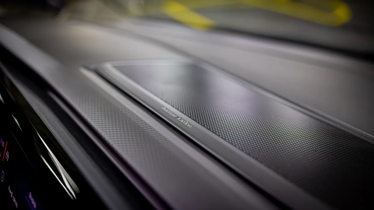 Volkswagen Multivan - фото 87