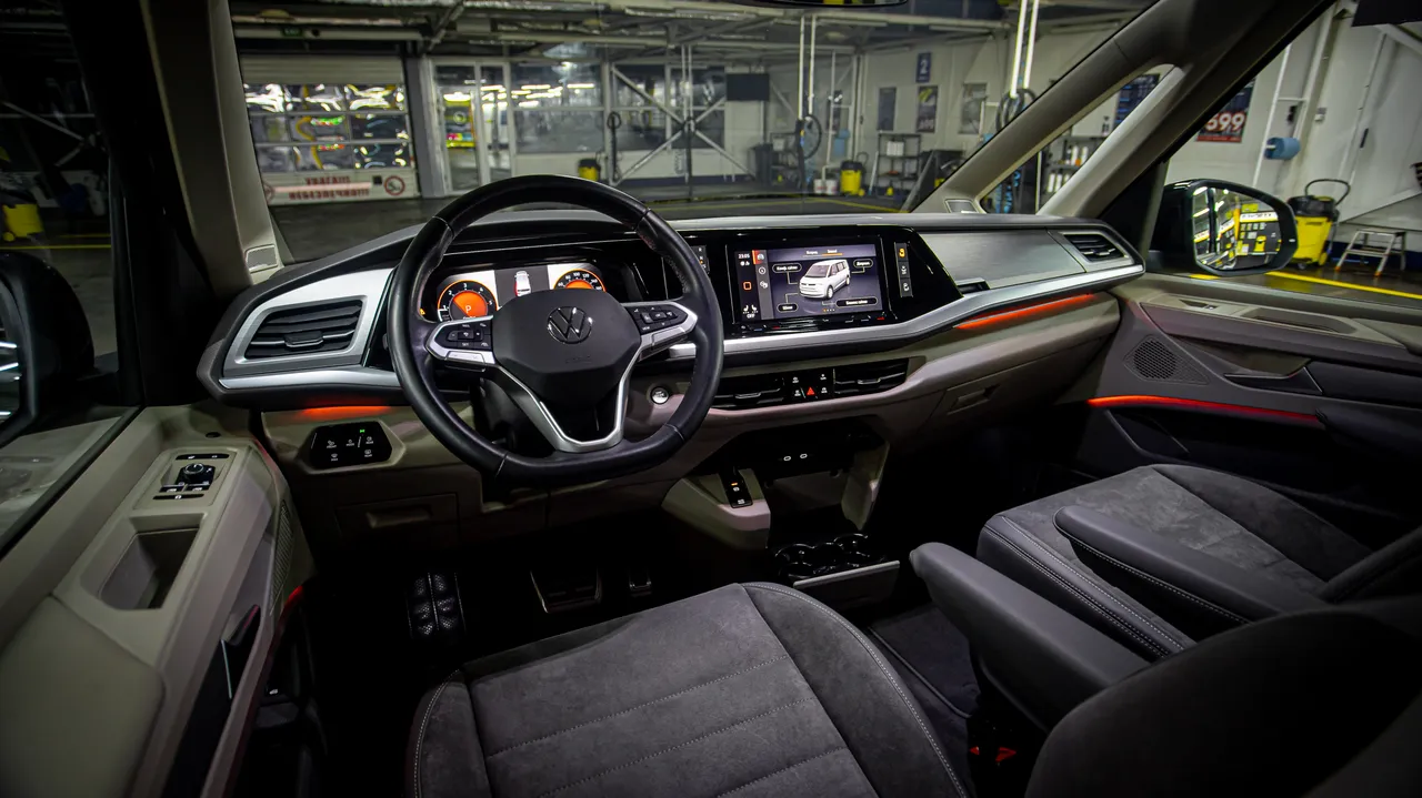 Volkswagen Multivan - фото 74