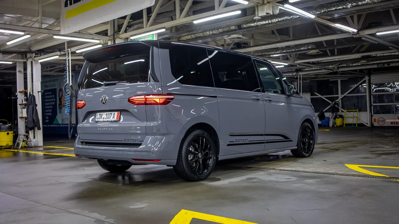 Volkswagen Multivan - фото 5