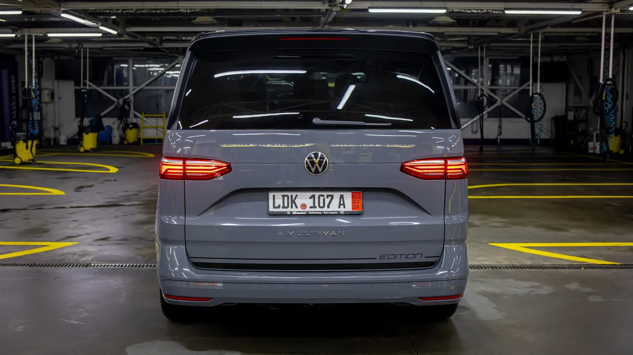 Volkswagen Multivan - фото 13