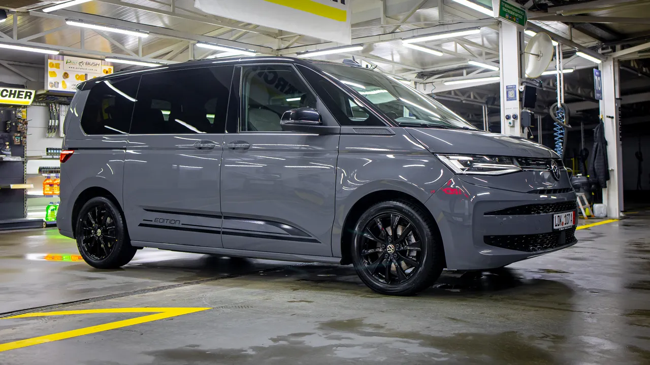 Volkswagen Multivan - фото 6