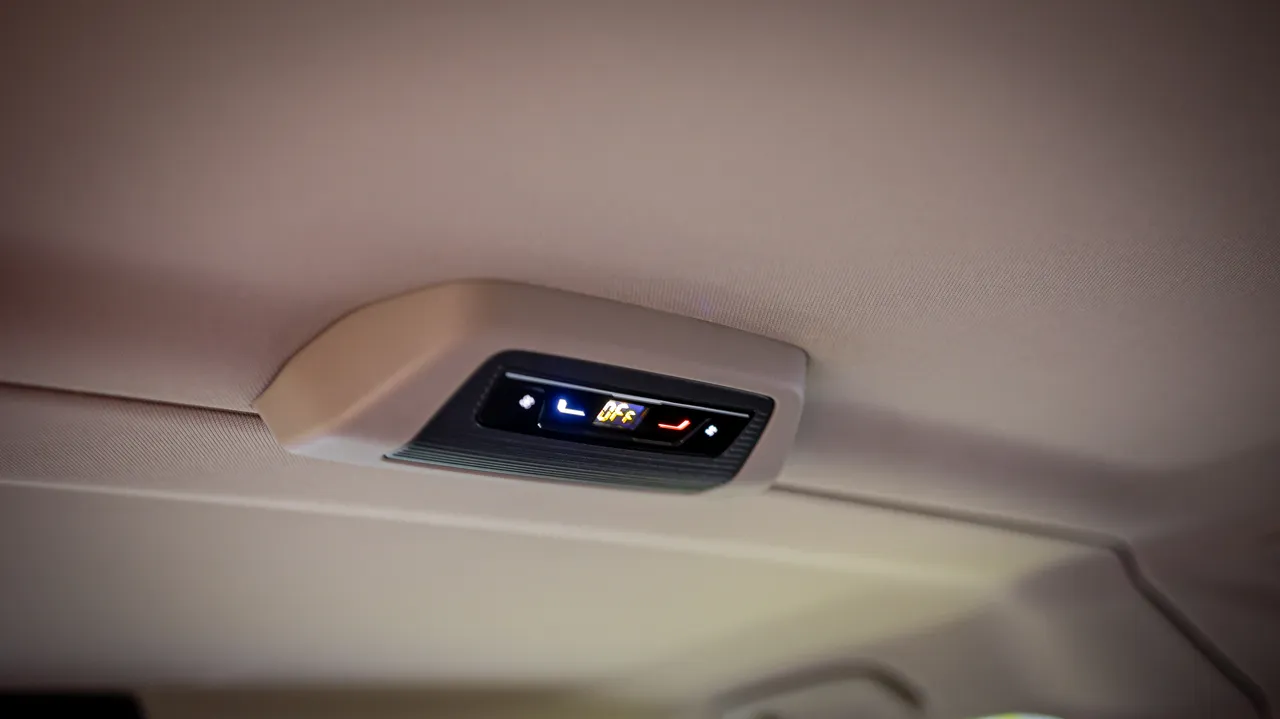 Volkswagen Multivan - фото 79