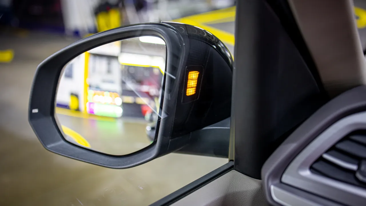 Volkswagen Multivan - фото 46