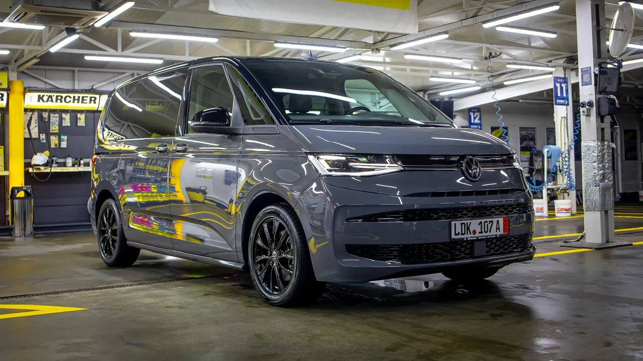 Volkswagen Multivan - фото 11