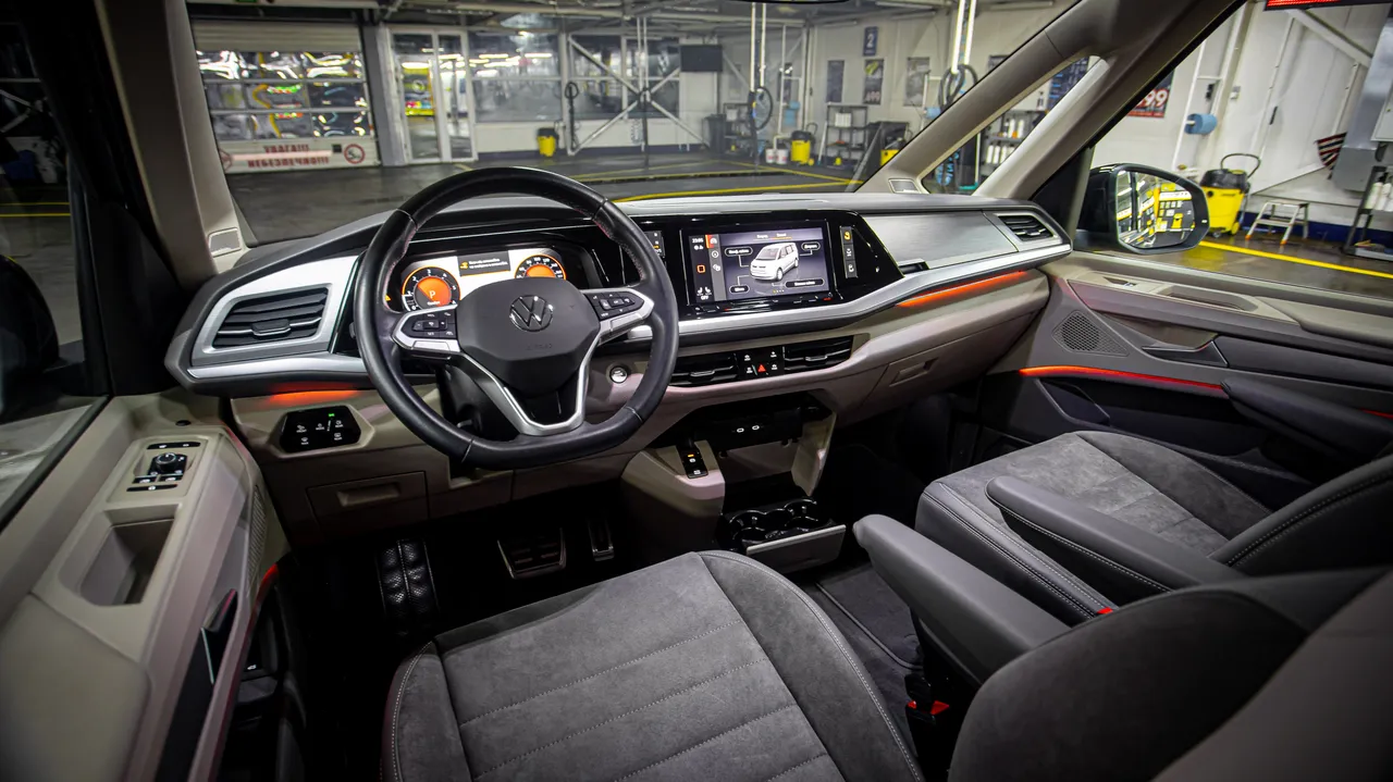 Volkswagen Multivan - фото 75