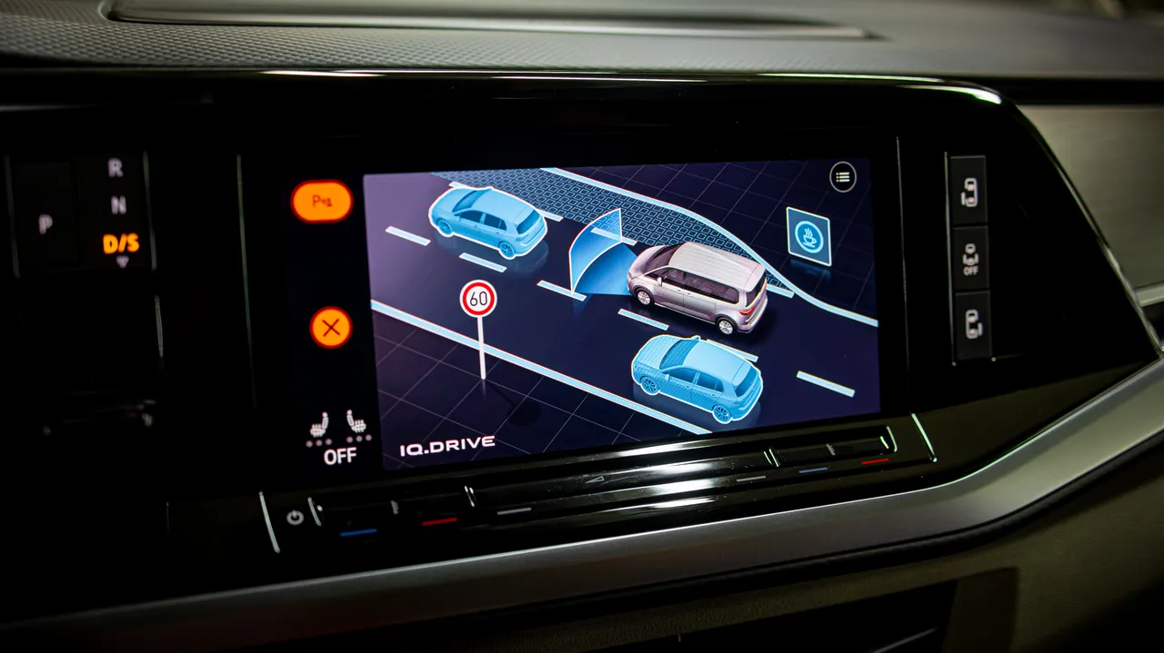 Volkswagen Multivan - фото 56