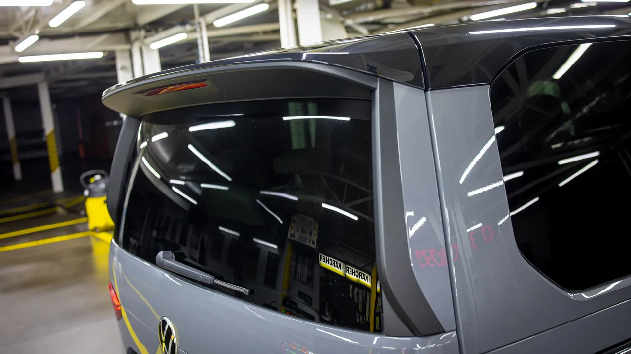 Volkswagen Multivan - фото 44