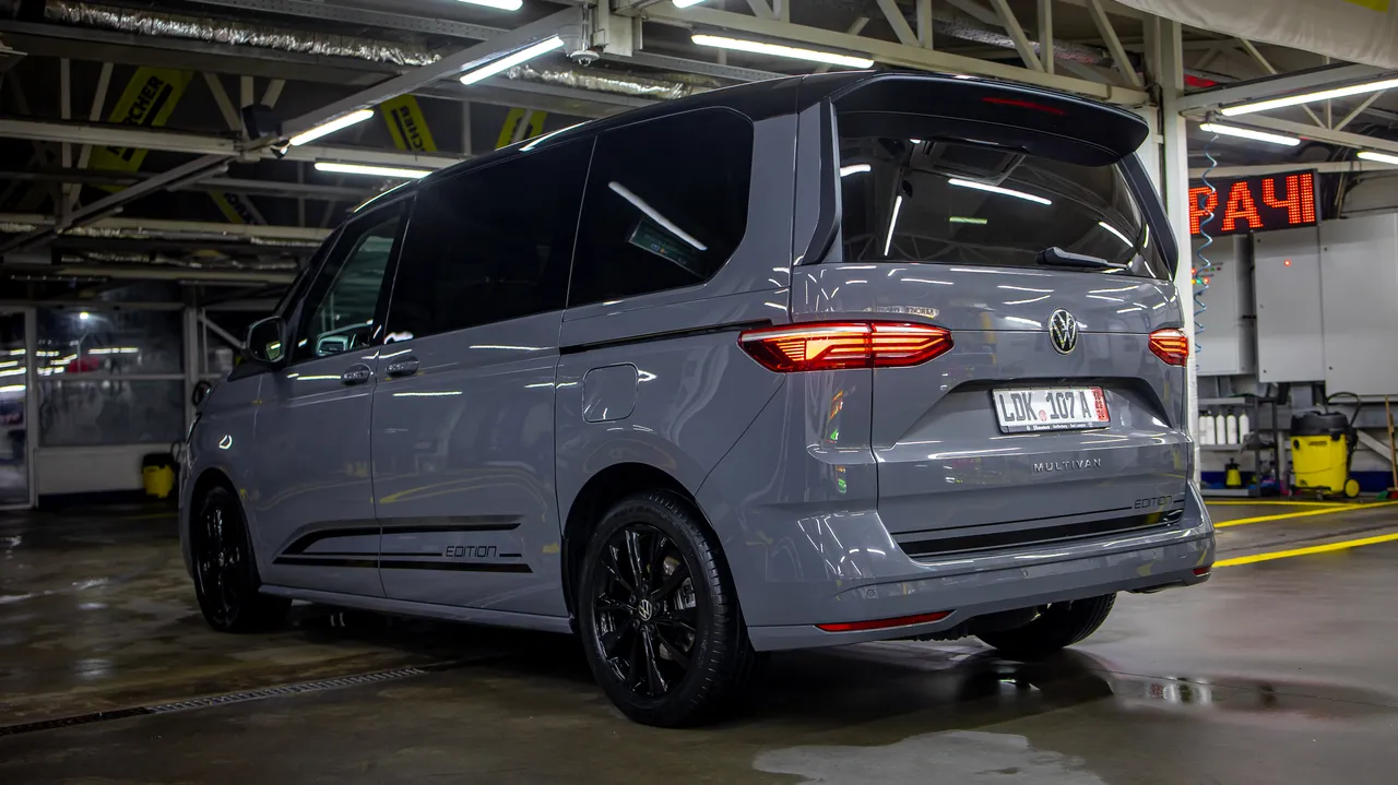 Volkswagen Multivan - фото 12