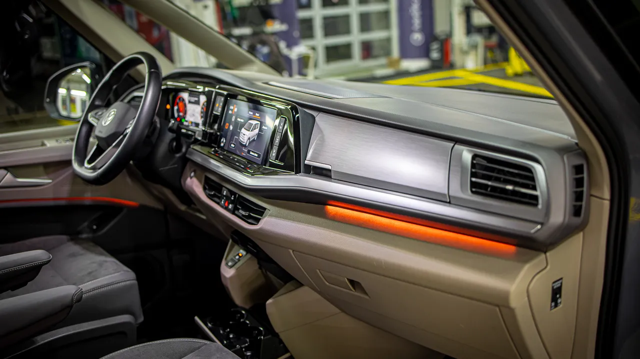 Volkswagen Multivan - фото 95