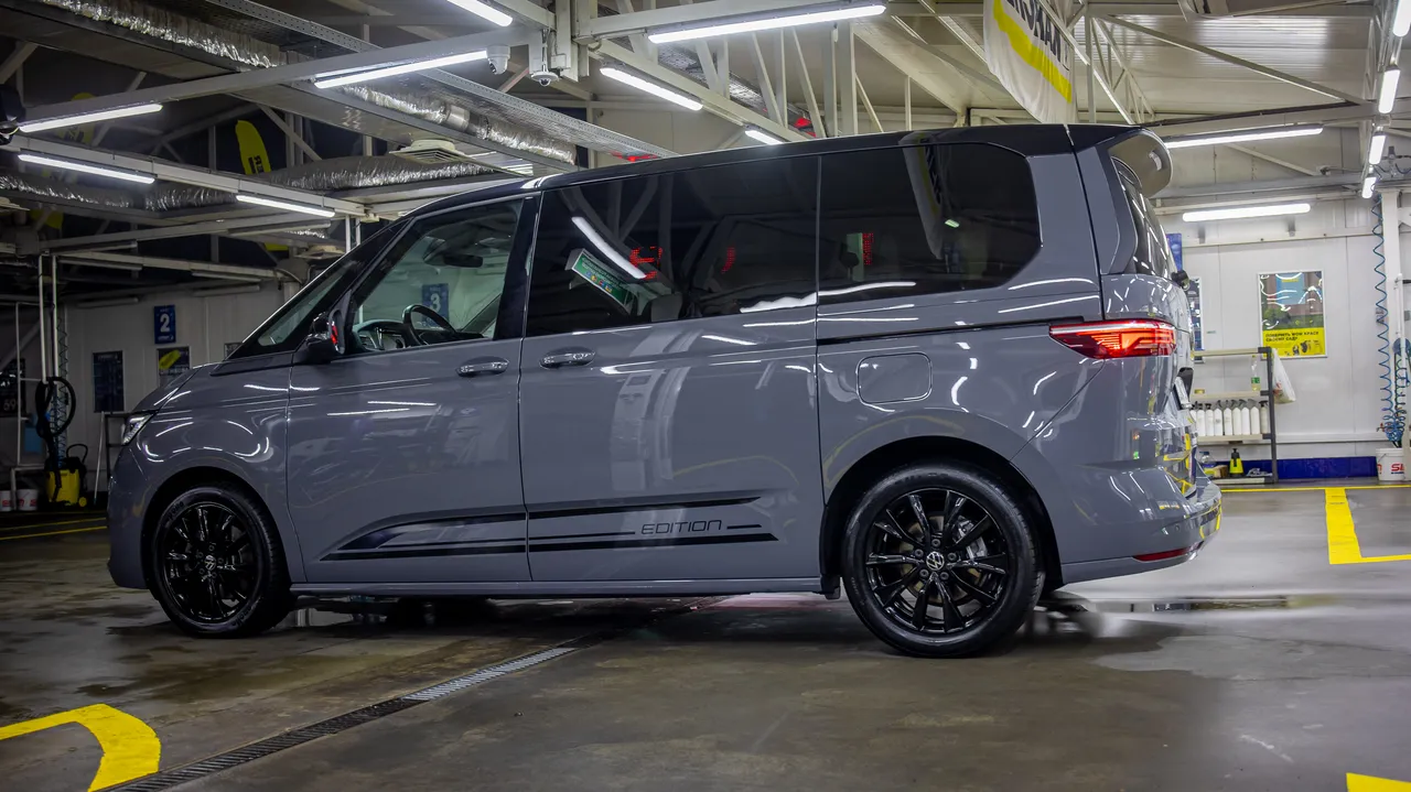 Volkswagen Multivan - фото 15