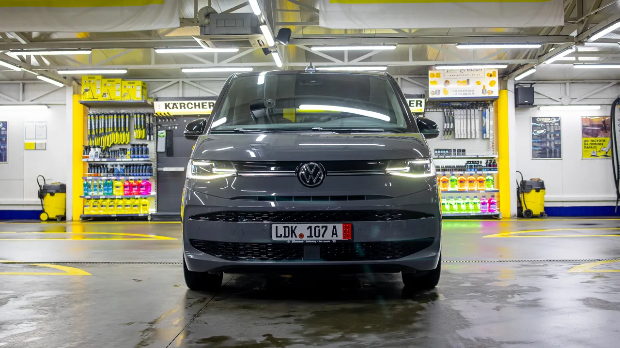 Volkswagen Multivan - фото 2