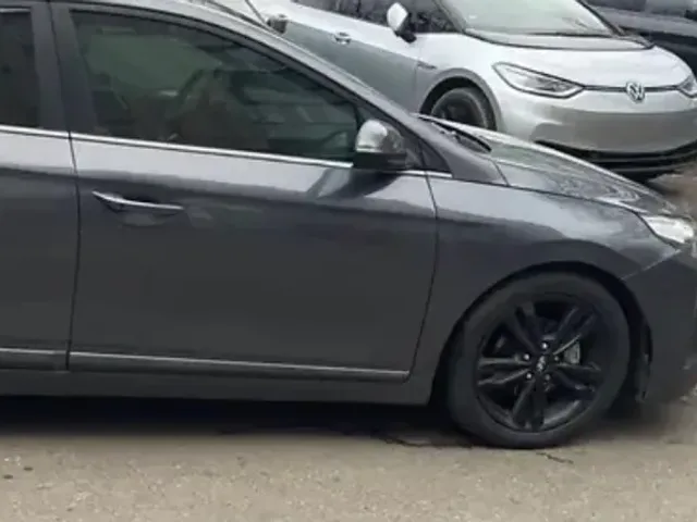 Hyundai IONIQ - фото 3