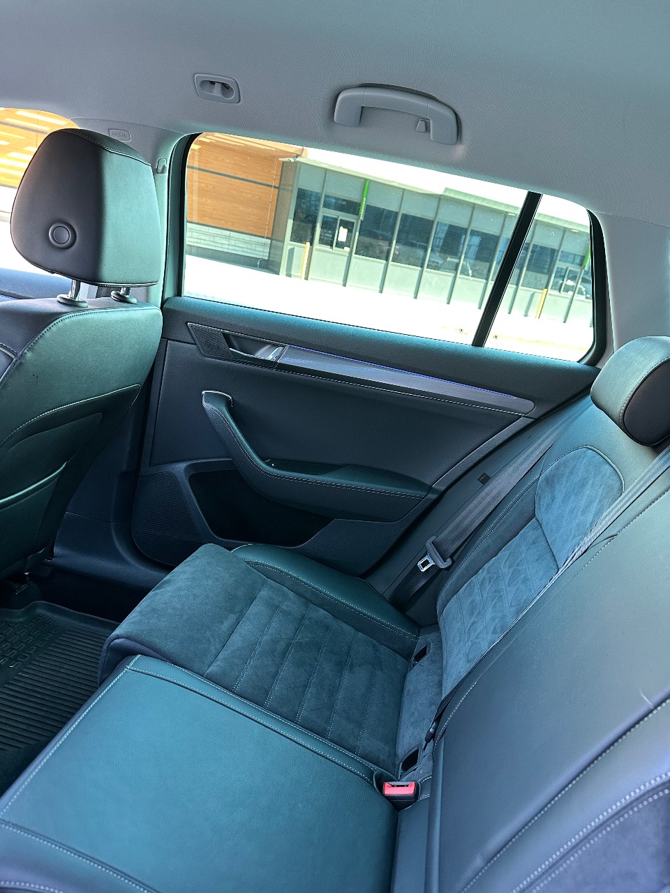 Skoda Superb - фото 28